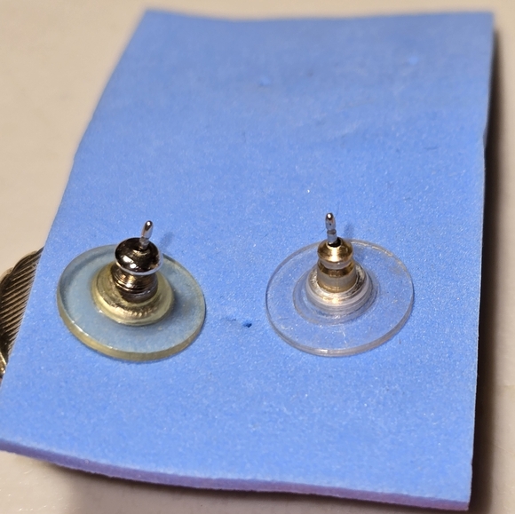 Vintage Resin Button Style Gold Tone Trim - Picture 2 of 3